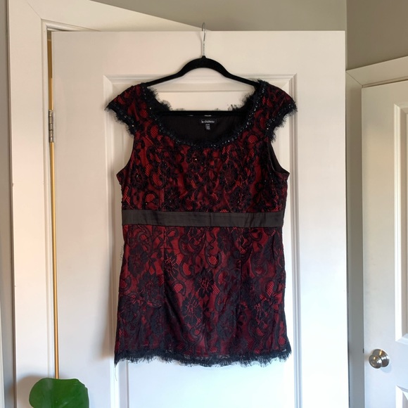 Red with lace, comes with a velvety paired shrug - Picture 1 of 3